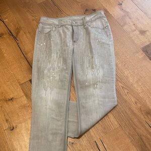 CHICO’S SUDDENLY SHIMMERING JEANS SET THE STAGE!